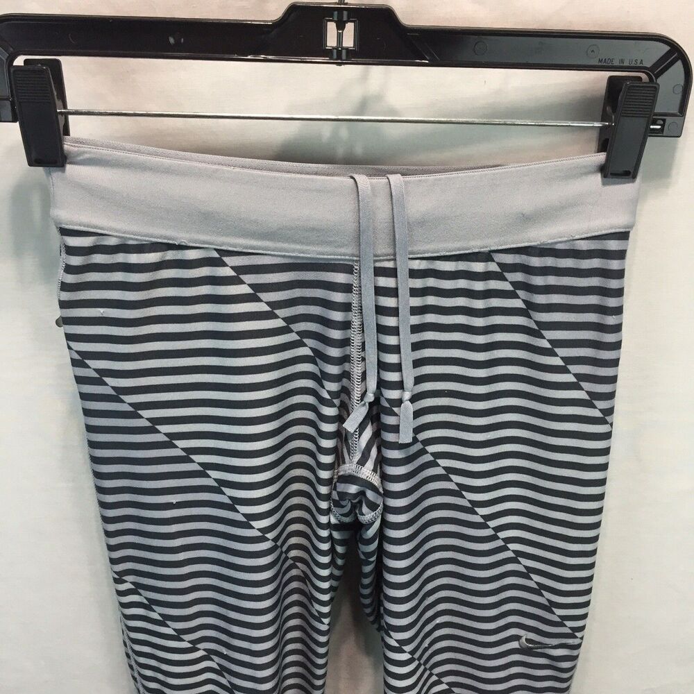 Nike Women's Relay Printed Crop Leggings Capris Striped Gray/Black 503476 XS W1
